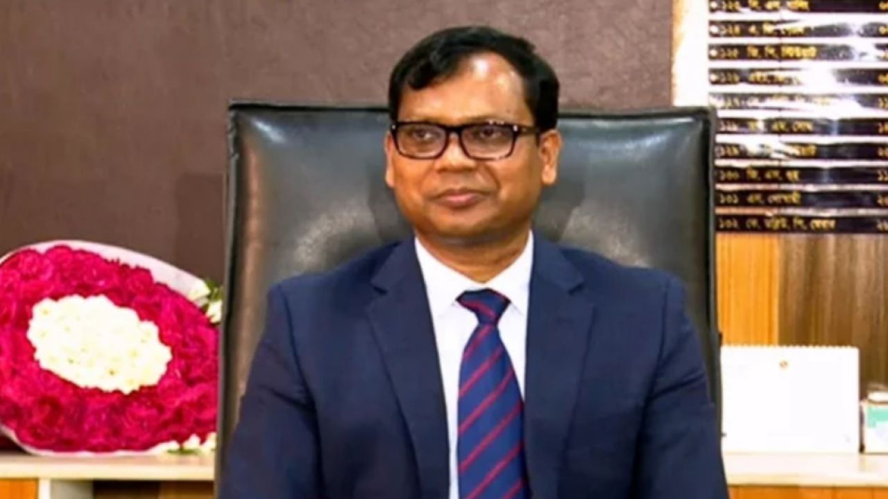 সিলেটের ডিসি সারোয়ারকে শোকজ