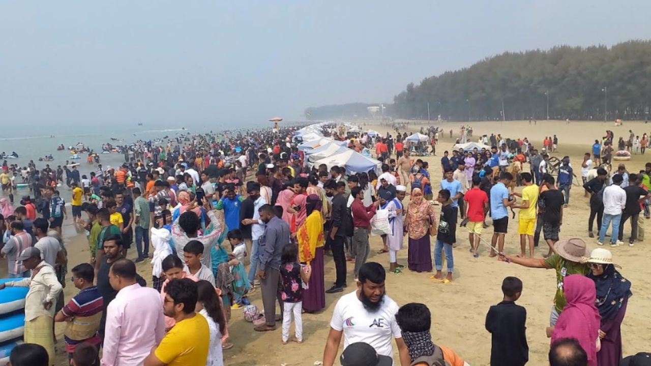 কক্সবাজার সৈকতে এক দিনেই হারাল ১২ শিশু