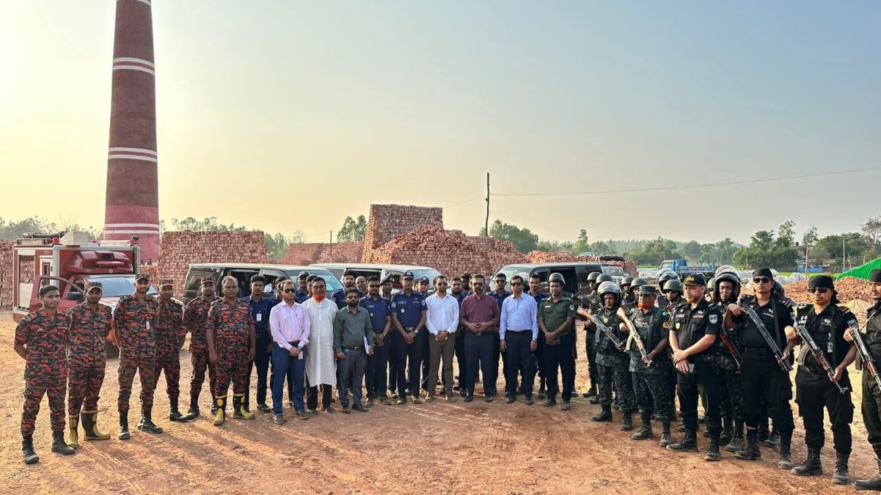 লোহাগড়ায় অবৈধ ইটভাটার বিরুদ্ধে অভিযান, ৫ ভাটাকে জরিমানা