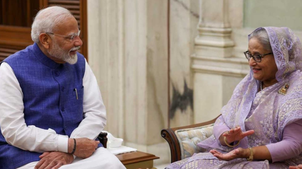 দিল্লির আপ্যায়নে মুগ্ধ হাসিনা, ‘শেষ নিঃশ্বাসও এখানেই’—তারপরও ছাড়তে নারাজ ভারত