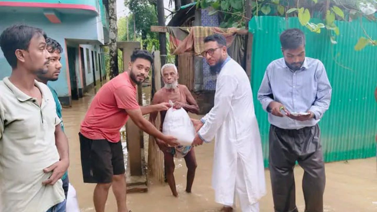 লামায় আইয়ুব আলী কোম্পানির দ্বিতীয় দিনের খাদ্য ও অর্থ সহায়তা